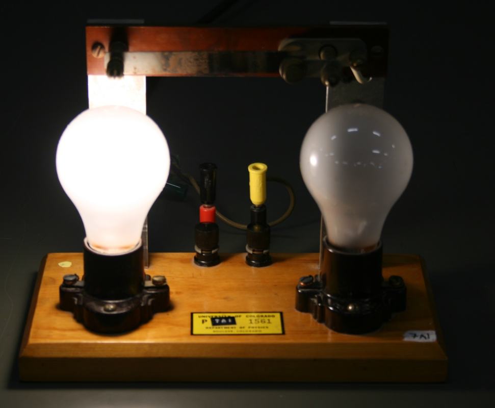 Thermostat apparatus with left bulb illuminated and right bulb dark, showing the cooled/returned state
