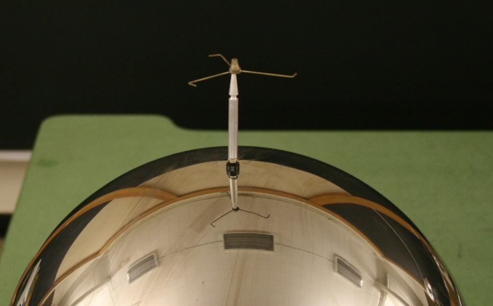 Electric whirl at rest on the Van de Graaff dome, showing bent wire arms on a vertical pivot shaft
